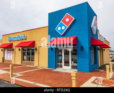 HICKORY, NC, USA -2/28/19: ein Domino Pizza, Marke auch nur als "Domino", ist eine amerikanische Pizza Restaurant einer Kette mit Sitz in Ann Arbor, MI. Stockfoto