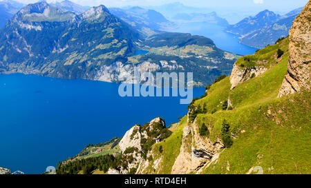 Vierwaldstättersee vom Fronalpstock im Sommer gesehen, Schweiz Stockfoto