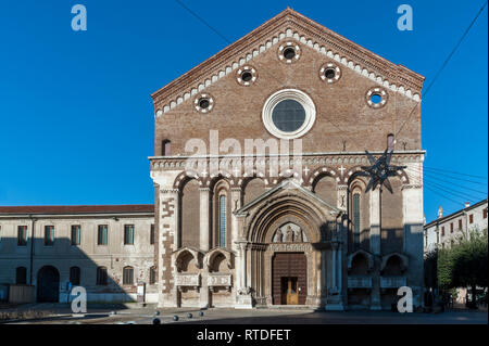 Kirche von San Lorenzo, ein katholischer Ort der Anbetung in Vicenza, im gotischen Stil am Ende des 13. Jahrhunderts - Vicenza, Italien Stockfoto