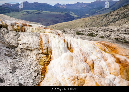 Farbenfrohe Terrassen und aktive Hot Springs Mammoth Hot Springs, Yellowstone Stockfoto