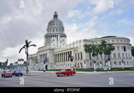 Havanna, Kuba - 3 Feb 2017 - Vintage klassische amerikanische Autos als Taxi in Havanna, die Hauptstadt Kubas. Stockfoto