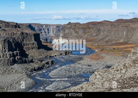 Fluss schlängelt sich durch die Schlucht Ásbyrgi Dettifoss, im Nordosten, in der Nähe von Island, Island Stockfoto