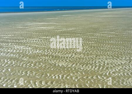 Wellen von Wind und Gezeiten, Strömungen in den Sand gebildet im Wattenmeer, Nationalpark Schleswig-Holsteinisches Wattenmeer Stockfoto