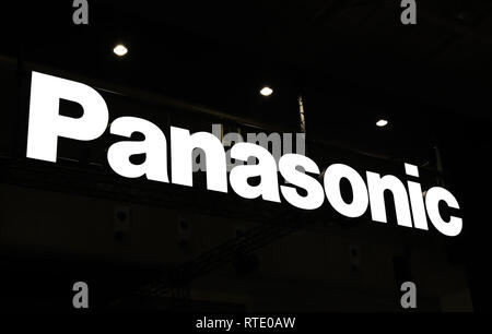 Yokohama, Japan. 28 Feb, 2019. Logo der japanische Hersteller Panasonic ist an der "CP" Kamera und Foto- ausstellung in Yokohama angezeigt, Vorort von Tokio am Donnerstag, dem 28. Februar, 2019. Rund 70.000 Kamera erwarten eine 4-tägige Ausstellung zu besuchen. Credit: Yoshio Tsunoda/LBA/Alamy leben Nachrichten Stockfoto