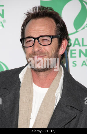 Datei: 1 Mar 2019. Luke Perry ist nach einem Schlaganfall ins Krankenhaus eingeliefert. Foto: Hollywood, CA - 20. Februar: Luke Perry nimmt Global Green USA 10. jährlichen Pre-Oscar Party in Avalon am 20. Februar in Hollywood, Kalifornien 2013. Personen: Luke Perry Credit: Stürme Media Group/Alamy leben Nachrichten Stockfoto