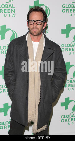 Datei: 1 Mar 2019. Luke Perry ist nach einem Schlaganfall ins Krankenhaus eingeliefert. Foto: Hollywood, CA - 20. Februar: Luke Perry nimmt Global Green USA 10. jährlichen Pre-Oscar Party in Avalon am 20. Februar in Hollywood, Kalifornien 2013. Personen: Luke Perry Credit: Stürme Media Group/Alamy leben Nachrichten Stockfoto