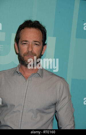 Datei: 1 Mar 2019. Luke Perry ist nach einem Schlaganfall ins Krankenhaus eingeliefert. Foto: NEW YORK, NY - 18. Mai: Luke Perry besucht die 2017 CW Upfront am 18. Mai 2017 in New York City. Personen: Luke Perry Credit: Stürme Media Group/Alamy leben Nachrichten Stockfoto