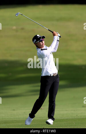 Singapur. 1 Mär, 2019. Hyo Joo Kim von Südkorea spielt eine heiß auf die 2. Bohrung in der zweiten Runde der Frauen-WM im Tanjong Kurs, Sentosa Golf Club. Credit: Paul Miller/ZUMA Draht/Alamy leben Nachrichten Stockfoto