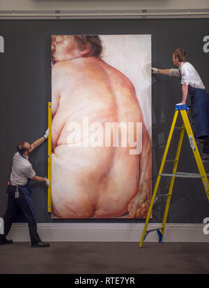 Sotheby's, New Bond Street, London, UK. 1 Mär, 2019. Jenny Saville Körper Positive Giantess 'Punkt' führt eine Öffnung von Arbeit durch wegweisende Künstlerinnen. Letzte an der Auktion für £ 457,250 jetzt bei £ 5,000,000-7, 000.000 geschätzten verkauft. Der Verkauf findet am 5. März 2019. Credit: Malcolm Park/Alamy leben Nachrichten Stockfoto