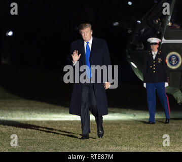 Washington, District of Columbia, USA. 28 Feb, 2019. Präsidenten der Vereinigten Staaten Donald J. Trumpf kehrt in das Weiße Haus in Washington, DC, nach einem Treffen mit dem nordkoreanischen Führer Kim Jong-un in Vietnam. Quelle: Chris Kleponis/CNP/ZUMA Draht/Alamy leben Nachrichten Stockfoto