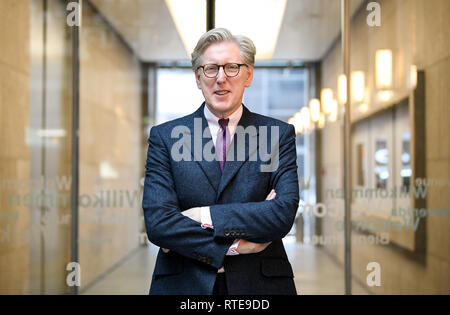 01. März 2019, Berlin: Theo Koll steht im ZDF-Studio in der Hauptstadt Berlin. Koll Leiter der Hauptstadt Studio seit März 2019 und hat Gastgeber der ZDF-Programm "Berlin-direkt" seit 24.02.2019. Foto: Britta Pedersen/dpa-Zentralbild/ZB Stockfoto