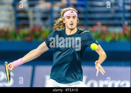 Dubai, VAE. 01. März, 2019. Stefanos Tsitsipas Griechenlands Uhren die Kugel im semi Finale gegen während der Dubai Duty Free Tennis Meisterschaft am Dubai International Tennis Stadium, Dubai, UAE am 01. März 2019. Foto von Grant Winter. Credit: UK Sport Pics Ltd/Alamy leben Nachrichten Stockfoto