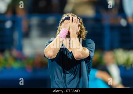 Dubai, VAE. 01. März, 2019. Stefanos Tsitsipas von Griechenland feiert gewann das Halbfinale gegen Gael Monfils von Frankreich während der Dubai Duty Free Tennis Meisterschaft am Dubai International Tennis Stadium, Dubai, UAE am 01. März 2019. Foto von Grant Winter. Credit: UK Sport Pics Ltd/Alamy leben Nachrichten Stockfoto