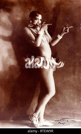 Josephine Baker in Banana Rock aus der Folies Bergere Produktion "Un Vent de Folie' Stockfoto