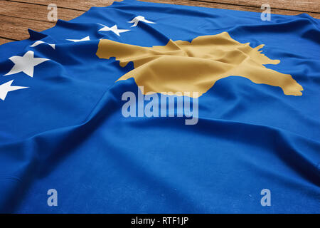 Kosovo-Flagge winkt auf der Oberseite Sonnenaufgang Nebel Stockfotografie -  Alamy