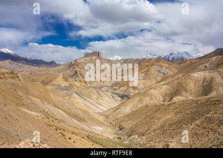 Schöne Berglandschaft. Blick von der Manali - Leh in Ladakh, Jammu und Kaschmir, Indien Stockfoto