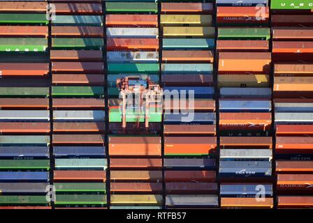 Luftaufnahme, Portal Palette LKW-Transporte Container am Burchardkai, Hamburg, Deutschland Stockfoto