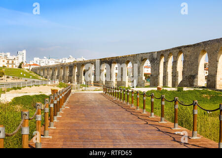 Alte Kamares Aquädukt in Larnaca, Zypern. Stockfoto