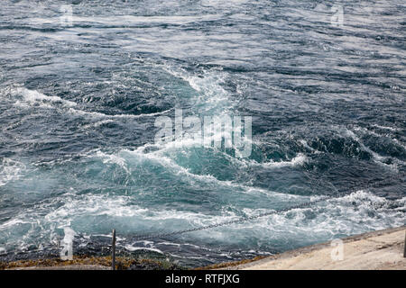 Strudel, natürliches Phänomen des Whirlpools, genannt Saltstraumen, Norwegen Stockfoto