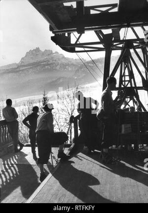 Italien, venetien, Cortina d'Ampezzo, Skifahrer, 40 s Stockfoto