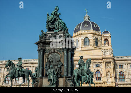 Maria Theresia Denkmal Wien ist riesig Denkmal in der Mitte des Ortes. Dieses bedeutende Denkmal aus Habsburger. Es wurde im Jahr 1888 feierlich enthüllt Stockfoto