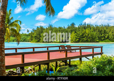 Brücke mit Blick auf die Seenlandschaft, Cook Inseln, Südpazifik. Mit selektiven Fokus Stockfoto