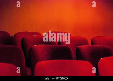 Rot leer Theater sitze. Flache Freiheitsgrad. Stockfoto