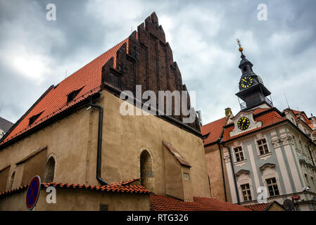 Alte Synagoge im jüdischen Viertel von Prag. Stockfoto