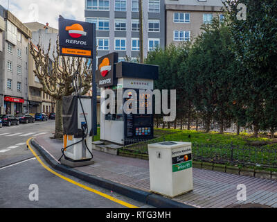 A Coruna, Spanien, 10. Februar 2019 Repsol Station auf der Straße Stockfoto