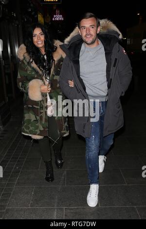 Cara de La Hoyde und Nathan Massey kommen bei Global Studios vor, die auf die Herzen Frühstück show Mit: Cara de La Hoyde, Nathan Massey Wo: London, Vereinigtes Königreich, wenn: 29 Jan 2019 Credit: Michael Wright/WENN.com Stockfoto
