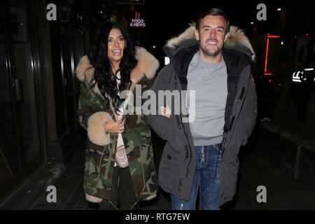 Cara de La Hoyde und Nathan Massey kommen bei Global Studios vor, die auf die Herzen Frühstück show Mit: Cara de La Hoyde, Nathan Massey Wo: London, Vereinigtes Königreich, wenn: 29 Jan 2019 Credit: Michael Wright/WENN.com Stockfoto