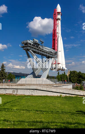 Wostok Rakete in der Nähe der Space Pavilion, VDNKH, Moskau, Russland Stockfoto