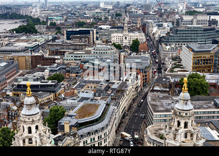 Turm von St. Paul's Cathedral, das Stadtbild von der Galerie der St Paul's Cathedral, London, England, Großbritannien Stockfoto