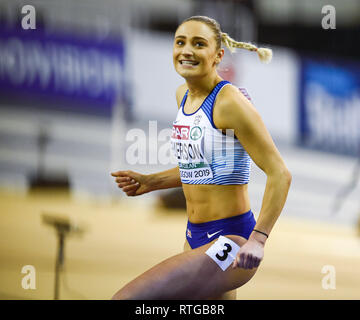 Großbritanniens Niamh Emerson reagiert, nachdem konkurrieren im Fünfkampf 60 m Hürden der Frauen während des Tages eine der Europäischen Indoor Leichtathletik WM im Emirates Arena, Glasgow. Stockfoto