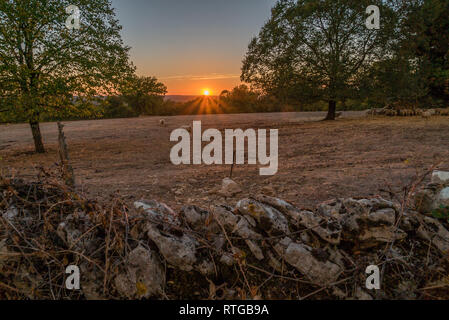 Sonnenuntergang über Causses du Quercy Park in Los Abteilung Stockfoto