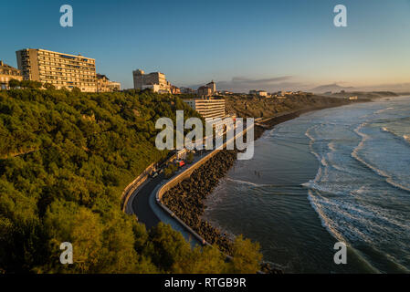 Cote des Basques bei Sonnenuntergang in Biarritz, Frankreich Stockfoto