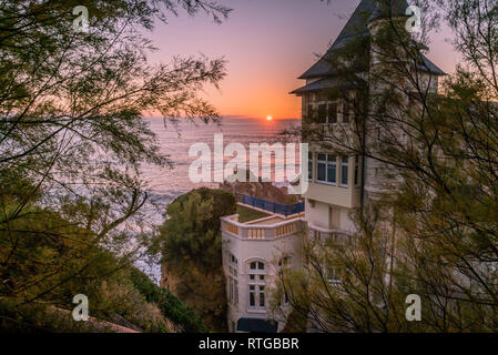 Villa Belza in rosa Sonnenuntergang in Frankreich Stockfoto