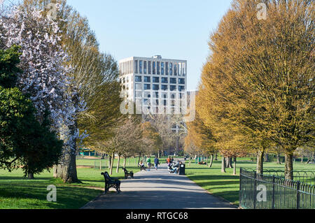 Clissold Park, North London, UK, während eine warme Zauber im Februar 2019 Stockfoto