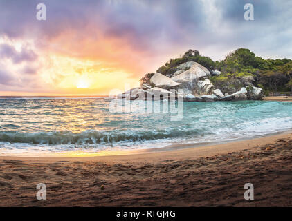 Tropischen Strand bei Sonnenaufgang in Kap San Juan - Tayrona Nationalpark, Kolumbien Stockfoto