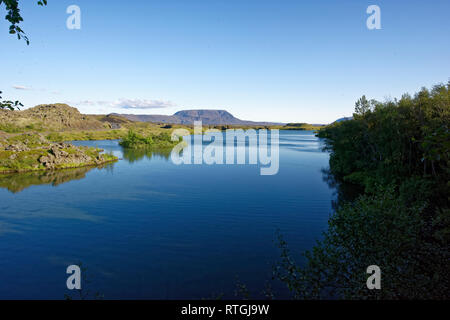 Vulkanische Felsformationen aus Lava-Röhren bei Dimmuborgir am See Myvatn, Island Stockfoto