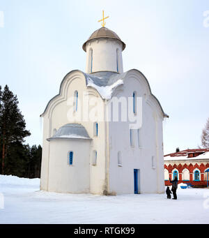 Kirche der Geburt der Heiligen Jungfrau (1220s), Peryn Kapelle, Weliki Nowgorod, Nowgorod, Russland Stockfoto