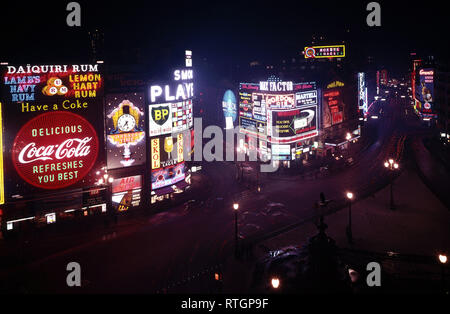 Foto muss Gutgeschrieben © Alpha werden Drücken Sie 040000 (Datum unbekannt) ein Blick auf den Piccadilly Circus in London bei Nacht. Stockfoto