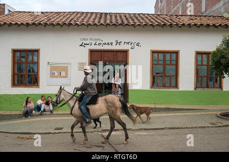 Donmatias, Antioquia, Kolumbien: Casa Museo Luis Lopez de Mesa, Parque Principal. Stockfoto