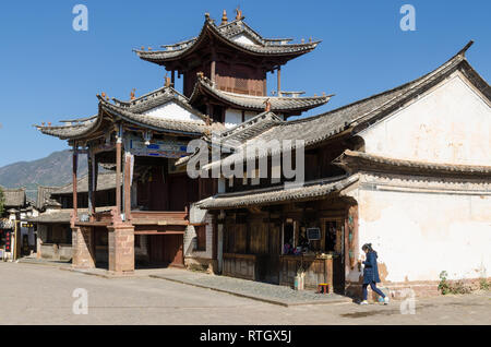 Die alte Bühne Theater in Sideng Square, Shaxi, Yunnan, China Stockfoto