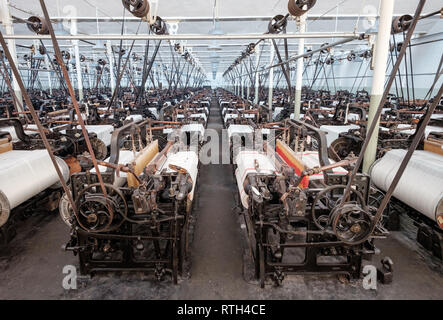 Die Weberei an der Queen Street Mill in Lancashire, einer Dampfbetriebenen Textile mill.Halle Stockfoto