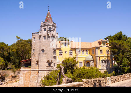 Die Außenseite des Condes de Castro Guimarães Museum, ursprünglich bekannt als "Torre de S. Sebastiao' (Hl. Sebastian Turm). Es wurde im Jahre 1900 in Cascais, L gebaut Stockfoto