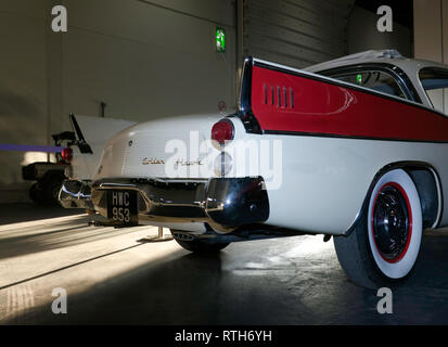 Rückansicht eines 1958 Studebaker Golden Hawk, auf Anzeige in der Koppel Bereich des 2019 London Classic Car Show Stockfoto