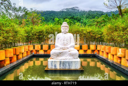 Buddha Statue der Ba Na Hügel in Vietnam. Stockfoto
