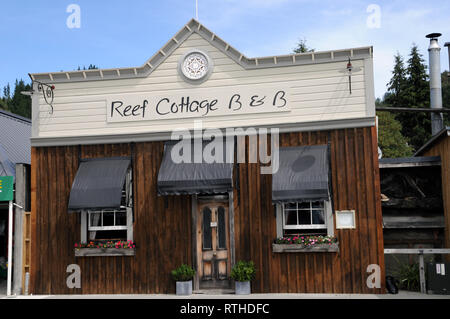 Rose Cottage Bed and Breakfast in Neuseeland Westküste Stadt Reefton. Einige der Gebäude sind in einem ähnlichen Stil. Stockfoto