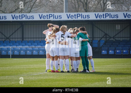 Frauen Fußball-Team in einer Gruppe Unordnung vor dem Kick-off Stockfoto